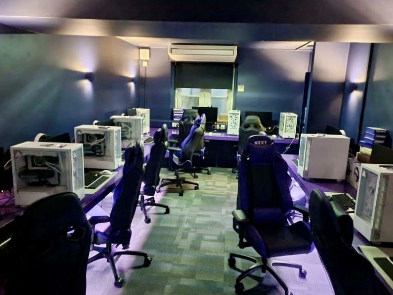 File:AFK Esports Suite.jpg